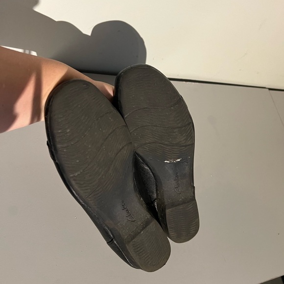 Black Clarks flats with buckle across front women’s 7 - Picture 4 of 6